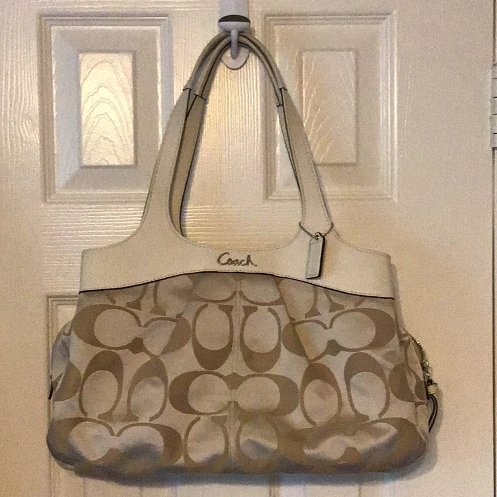 Coach Signature Purse in Excellent Condition